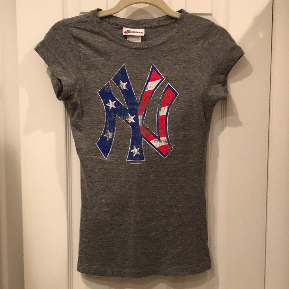 NY Yankees Stars & Stripes Grey T-Shirt (purchased in ‘08) Size S